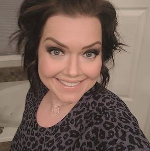 Meet your Posher, Traci